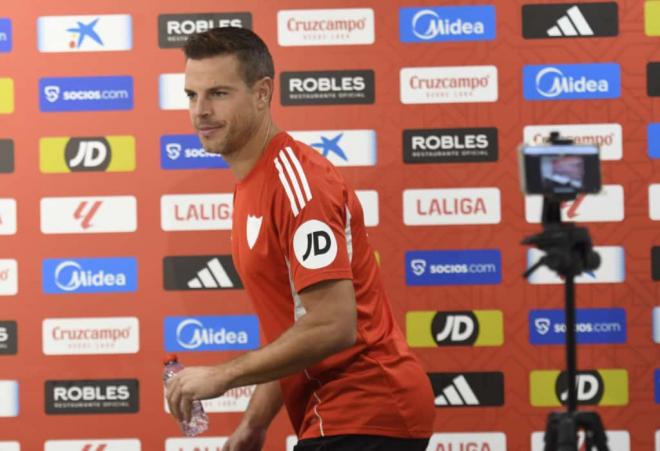 César Azpilicueta, en rueda de prensa (Foto: Kiko Hurtado).