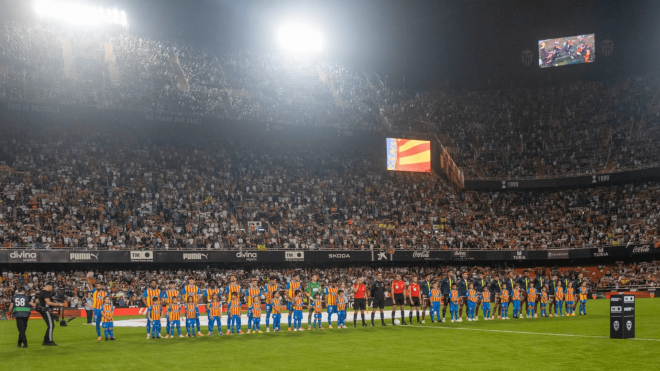 El estadio de Mestalla, durante un Valencia-Villarreal (Foto: Cordon Press).