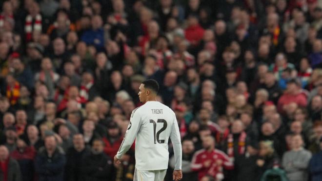 Trent Alexander-Arnold antes de salir al terreno de juego en Anfield (Foto: Europa Press)