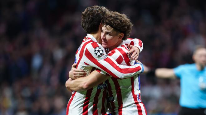 Julián Álvarez y Giuliano Simeone, tras un gol (Europa Press)