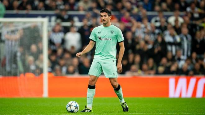 Dani Vivian, ante el Newcastle en la Champions League (Foto: Athletic Club).