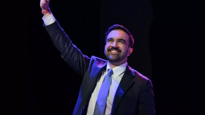 Zohran Mamdani celebra su triunfo en las urnas. (Foto: EFE)