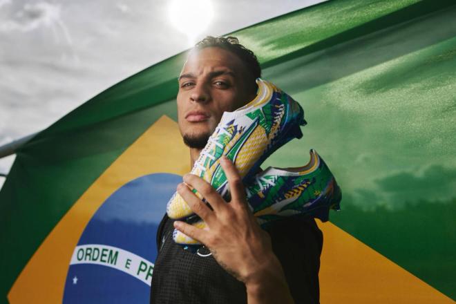 Las nuevas botas de Antony con referencias a la Fórmula 1 (Foto: PUMA)