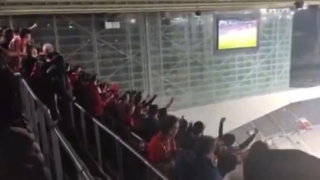 Afición del Athletic en St James' Park (Foto: El Correo)