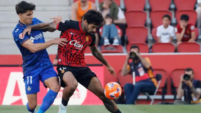 Samú Costa y Ramón Terrats, en el Mallorca-Getafe de la temporada 24/25 (Foto: LaLiga).