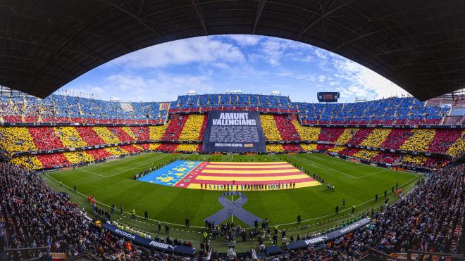 Homenaje a la DANA antes del Valencia-Betis (Foto: Valencia CF)