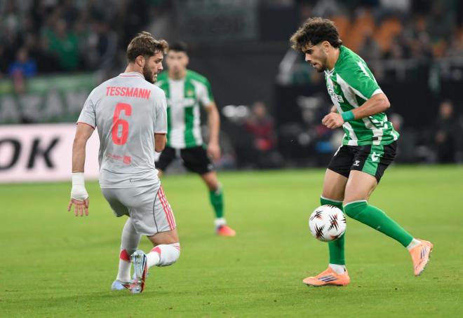 Ez Abde, ante el Lyon (Foto: Kiko Hurtado).