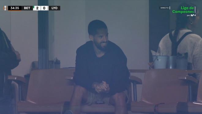 La sonrisa de Isco tras el gol de Antony.