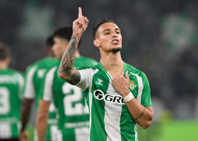 Antony, celebrando su gol ante el Lyon (Foto: Kiko Hurtado).