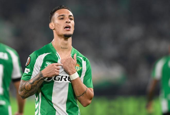 Antony, celebrando su gol ante el Lyon (Foto: Kiko Hurtado).