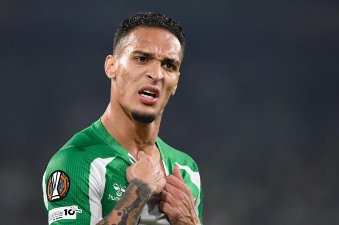 Antony, celebrando su gol ante el Lyon (Foto: Kiko Hurtado).