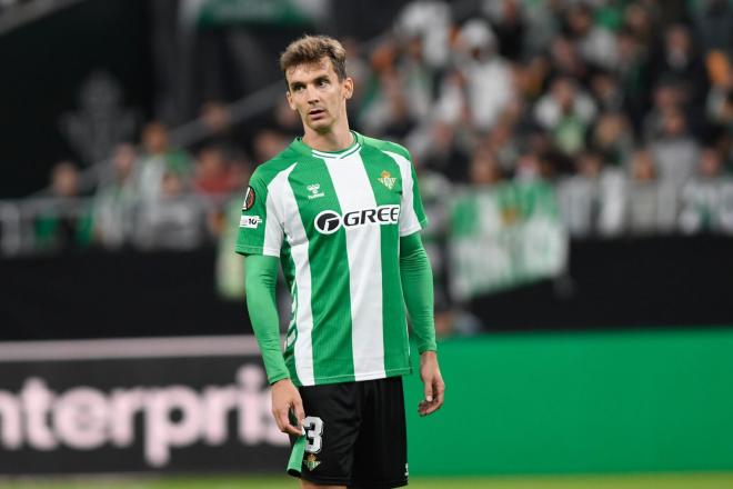 Diego Llorente, ante el Lyon (Foto: Kiko Hurtado).