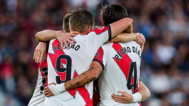 Los jugadores del Rayo Vallecano celebrando un gol (Fuente: Europa Press)