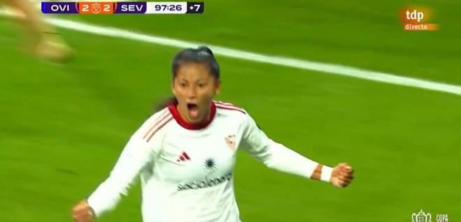Andrea Álvarez celebra su gol al Real Oviedo en la Copa de la Reina.