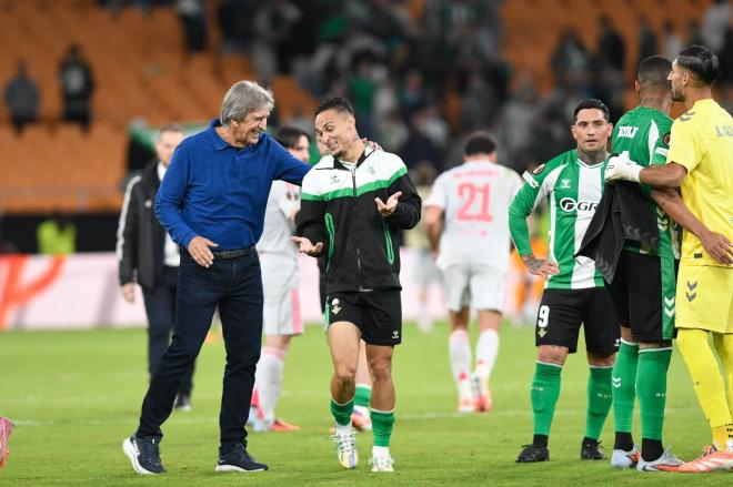 Manuel Pellegrini y Antony, en el Betis-Lyon (Foto: Kiko Hurtado).
