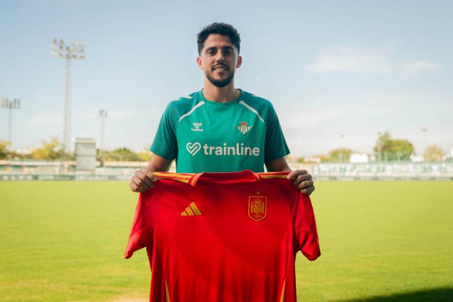 Pablo Fornals, con la camiseta de la selección española (Foto: RBB).