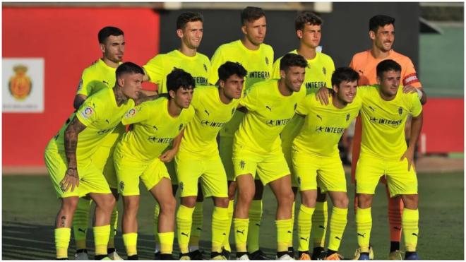 El Sporting, con la equipación amarilla que ya vistió en un amistoso ante el Mallorca en 2022. (C