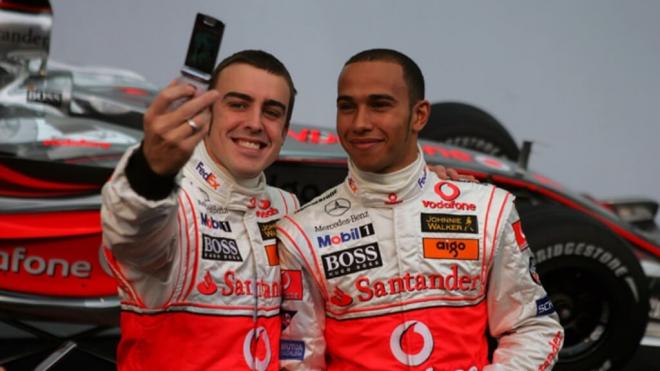 Fernando Alonso y Lewis Hamilton, en 2007 (Foto: McLaren).