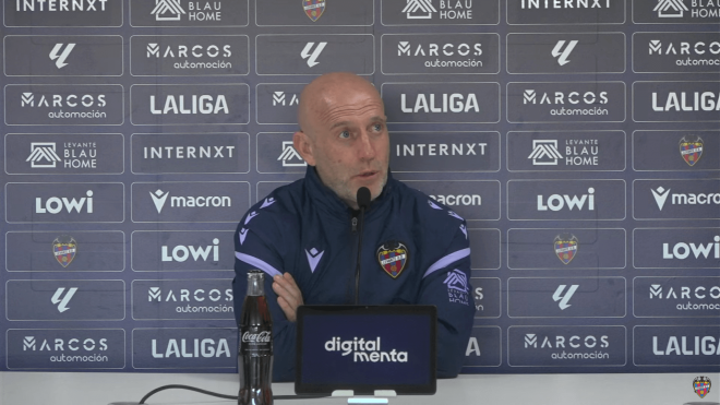 Julián Calero, en sala de prensa del Levante.