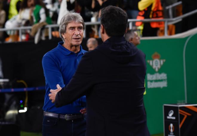 Manuel Pellegrini saluda al técnico del Olympique de Lyon (Foto: Kiko Hurtado).