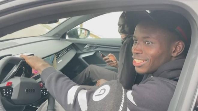 Nobel Mendy y Pathé Ciss, a la salida de la ciudad deportiva del Rayo Vallecano.