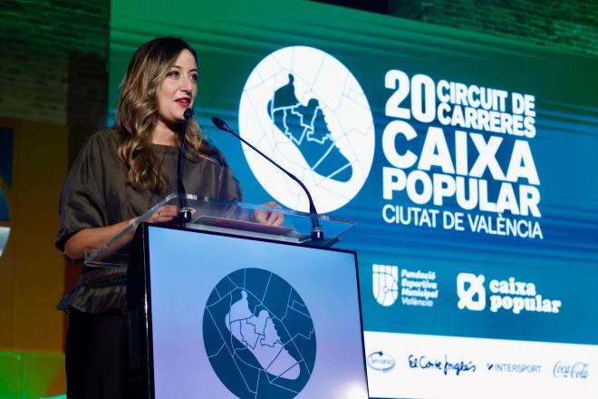 Valencia rinde homenaje a los campeones de la XX edición de su Circuit de Carreres Caixa Popular