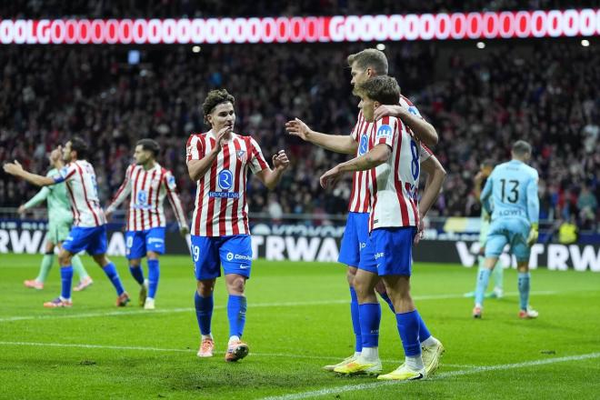Julián Álvarez, Barrios y Sorloth celebran el primer gol del Atlético - Levante (Foto: Europa Pr