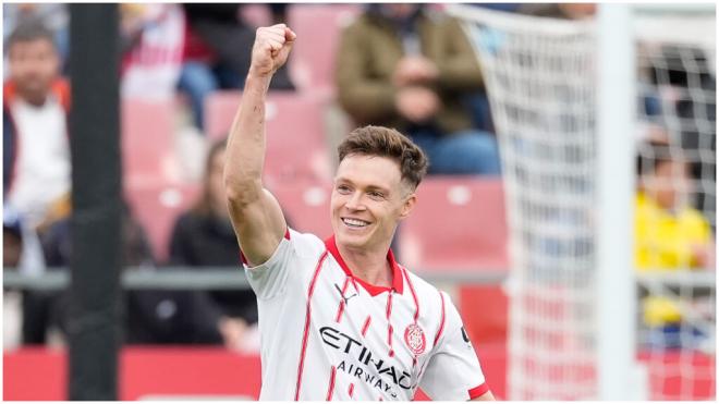 Tsygankov celebra el gol ante el Deportivo Alavés en Montilivi. (EFE)