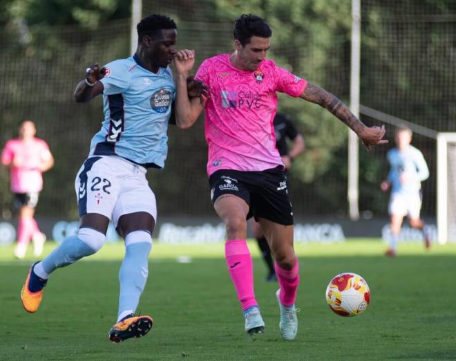 Seyni Ndiaye ante Di Renzo (Foto: CF Talavera).