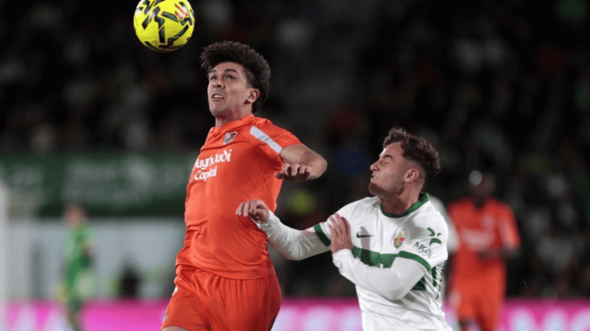 Jon Aramburu, durante el Elche-Real Sociedad (Foto: LaLiga).