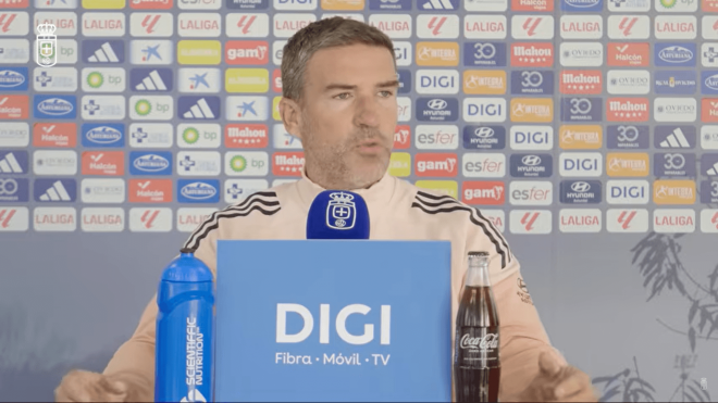 Luis Carrión, en sala de prensa con el Real Oviedo.