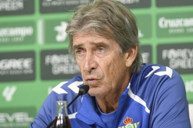 Manuel Pellegrini, en la rueda de prensa previa al Betis - Valencia (Foto: Kiko Hurtado).