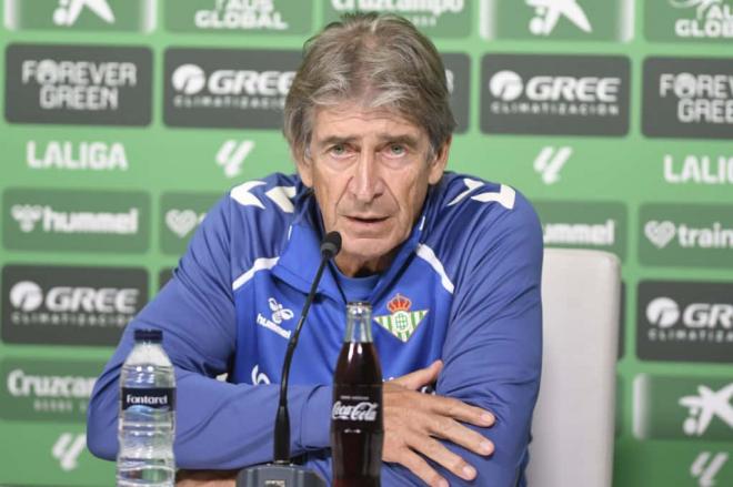Manuel Pellegrini, en la rueda de prensa previa al Betis - Valencia (Foto: Kiko Hurtado).