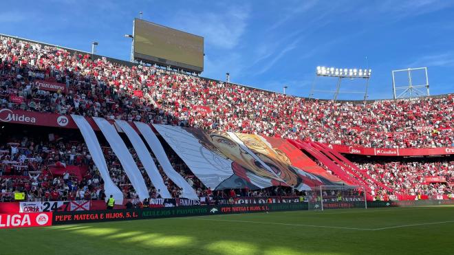 Tifo de Biris Norte en el Sevilla-Osasuna (Foto: Kiko Hurtado).