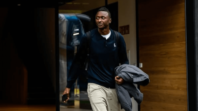 Umar Sadiq, en una concentración con la Real Sociedad (Foto: RS).