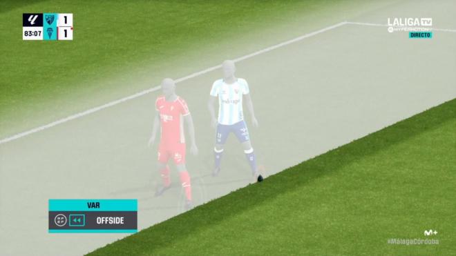 Fuera de juego de Eneko Jauregi en el Málaga - Córdoba (Imagen: LALIGA TV HYPERMOTION).