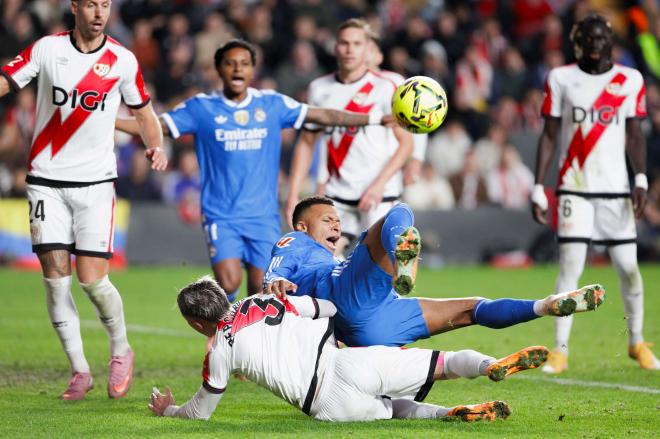 Lance del Rayo Vallecano - Real Madrid (Foto: LALIGA).