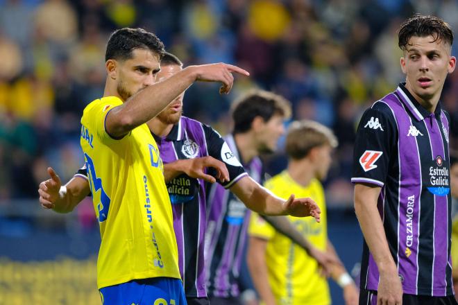 Álvaro García Pascual e Iván Alejo, en el Cádiz - Real Valladolid (Foto: LALIGA).