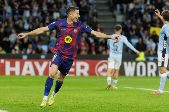 Robert Lewandowski celebra uno de sus goles en el Celta-Barça (Foto: LALIGA).