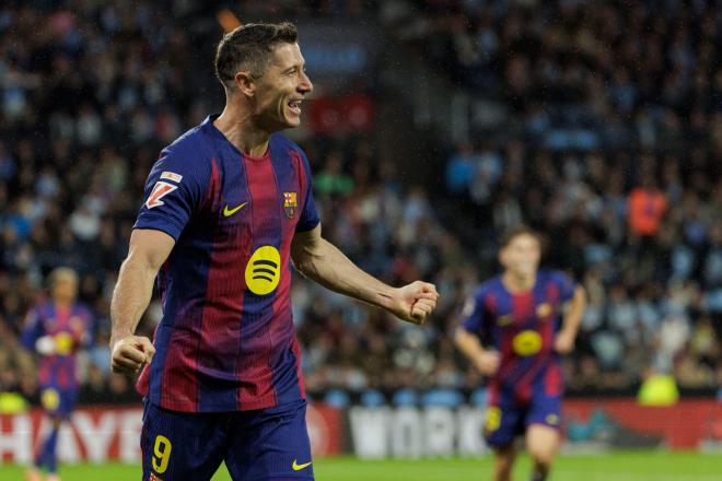 Robert Lewandowski celebra uno de sus goles en el Celta-Barça (Foto: LALIGA).