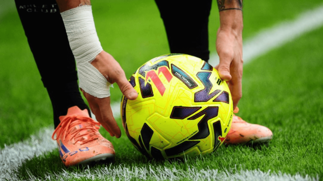 El balón amarillo de invierno de LaLiga.