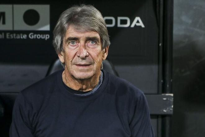 Manuel Pellegrini, ante el Valencia (Foto: Europa Press).