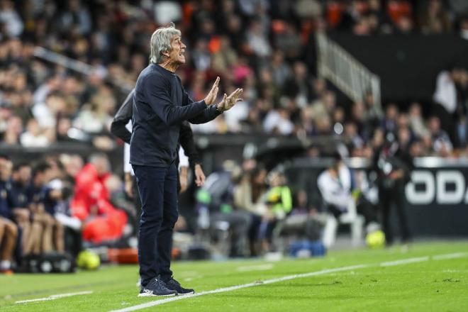 Manuel Pellegrini, ante el Valencia (Foto: Europa Press).