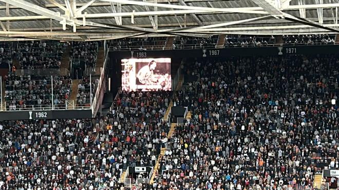 Homenaje a Ochotorena en Mestalla