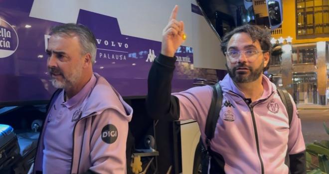 Darwin Quintana y Víctor Orta, a la llegada del Real Valladolid a Cádiz.