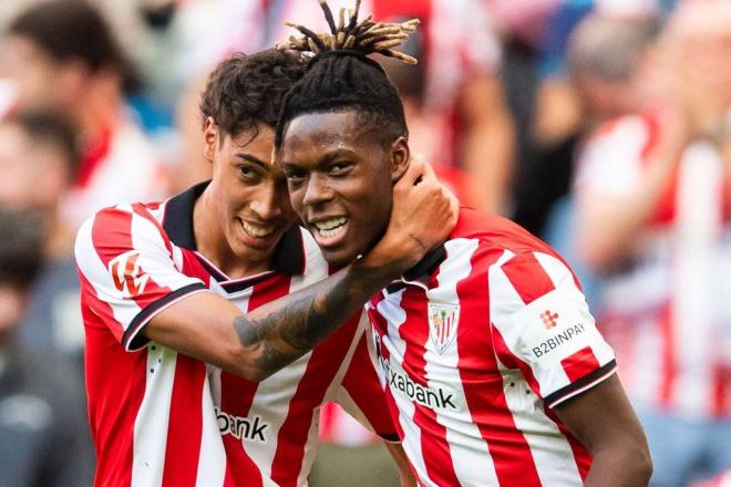 Selton felicita a Nico Williams por su gol ante el Oviedo en San Mamés (Foto: Athletic Club).
