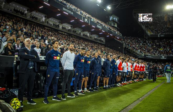 Minuto de silencio en Mestalla antes del Valencia-Betis (Foto: Valencia CF)