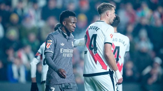Lejeune y Vinicius en un partido de LALIGA (Europa Press)