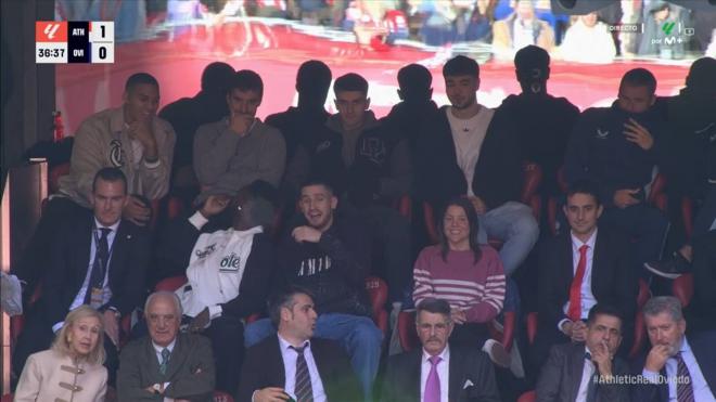 Los jugadores del Athletic reaccionando a la rabona de Selton (Captura de Movistar)