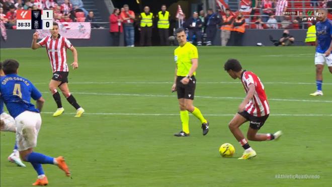 La rabona de Selton Sued ante el Oviedo (Captura de Movistar)